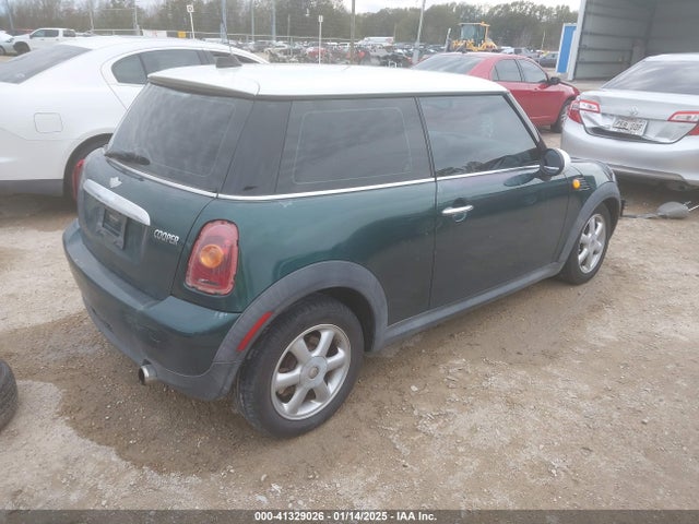 2008 MINI COOPER WMWMF33508TU66818 Photo 3