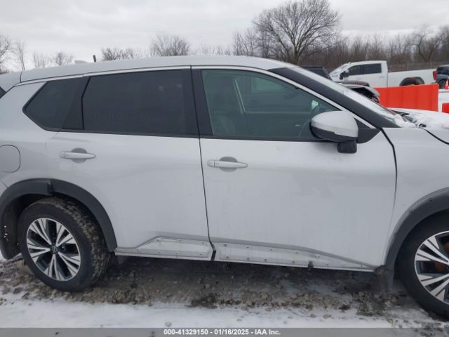 5N1BT3BB8NC673636 Nissan Rogue Sv Intelligent Awd