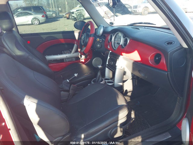 2006 MINI COOPER S WMWRE33556TL22929 Photo 4