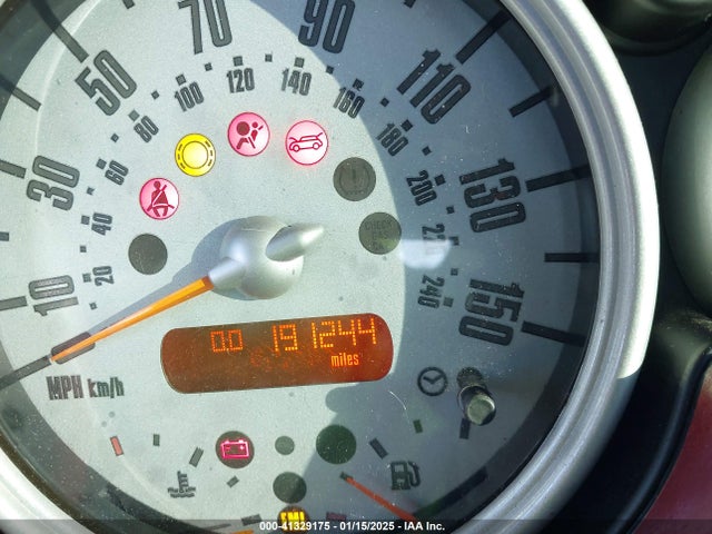 2006 MINI COOPER S WMWRE33556TL22929 Photo 6