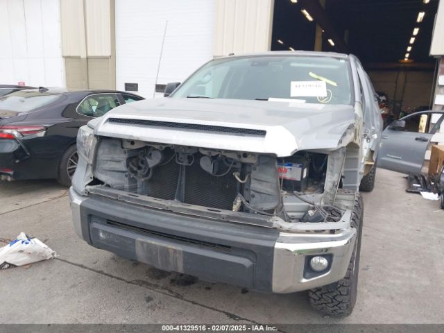 5TFUY5F14JX763140 Toyota Tundra Sr5 5.7l V8
