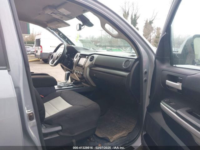 5TFUY5F14JX763140 Toyota Tundra Sr5 5.7l V8