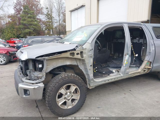 5TFUY5F14JX763140 Toyota Tundra Sr5 5.7l V8