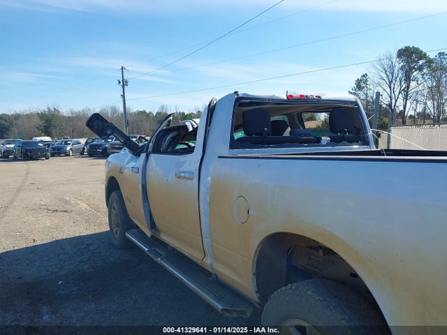 3C6UR5DL1KG663656 RAM 2500 Big Horn  4x4 6'4 Box