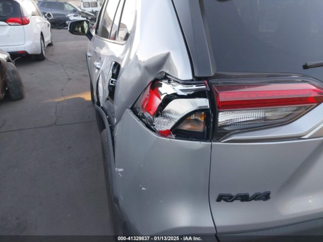 2T3C1RFVXMC139573 Toyota Rav4 Xle Premium