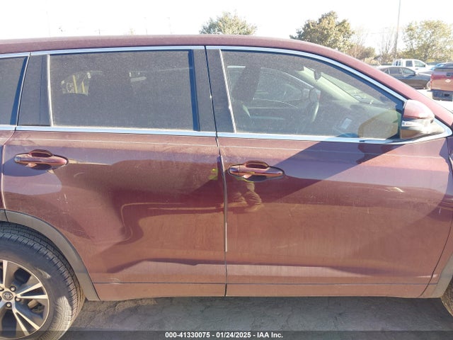 5TDZARFH5JS038487 Toyota Highlander Le