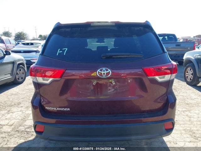 5TDZARFH5JS038487 Toyota Highlander Le