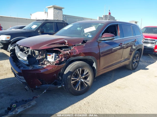 5TDZARFH5JS038487 Toyota Highlander Le