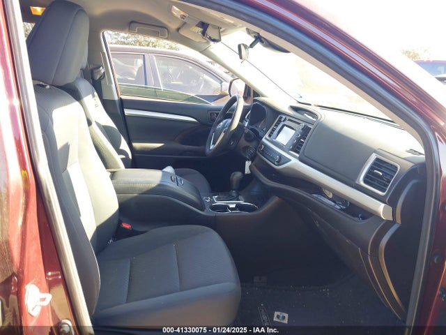 5TDZARFH5JS038487 Toyota Highlander Le