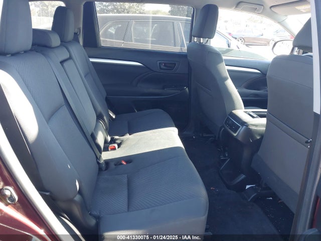 5TDZARFH5JS038487 Toyota Highlander Le
