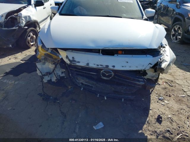 3MZBN1W33JM173105 Mazda Mazda3 Grand Touring
