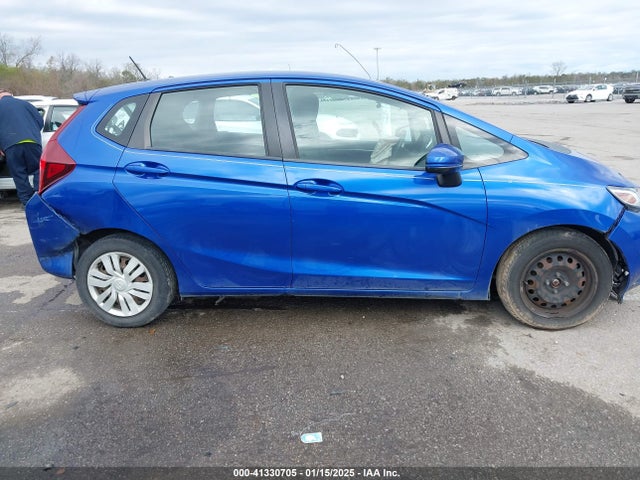 Honda FIT LX 2015 3HGGK5H58FM718263 Image 13