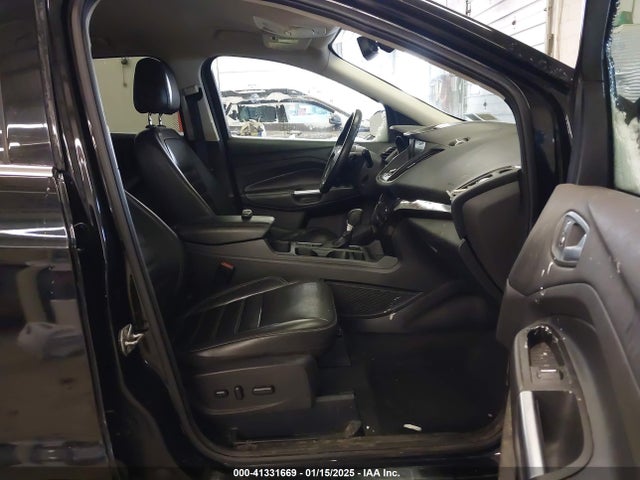 1FMCU9JD4HUA30805 Ford Escape Titanium