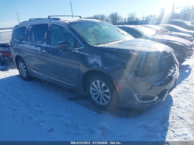 2017 2C4RC1BG9HR503445 main image