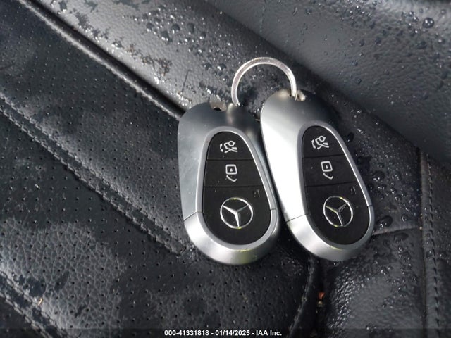 W1NKM4HB8RF115202 Mercedes-Benz m254