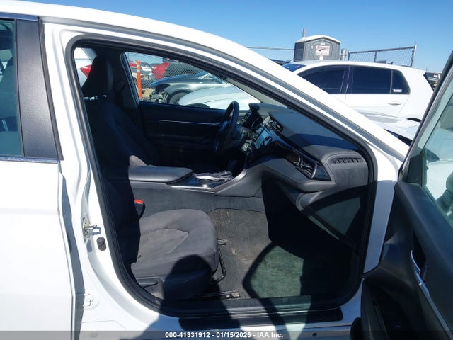 Toyota CAMRY LE 2019 4T1B11HK2KU258285 Image 5