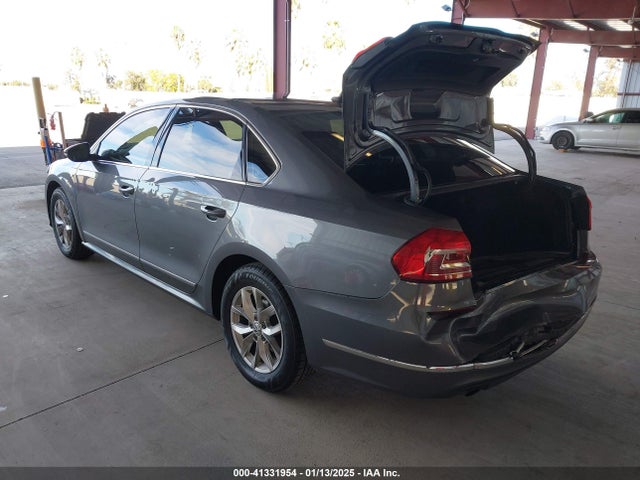 1VWAT7A35GC048306 Volkswagen Passat 1.8t S