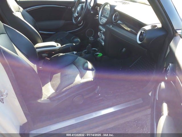 2009 MINI COOPER CLUBMAN WMWML33509TX34602 Photo 4