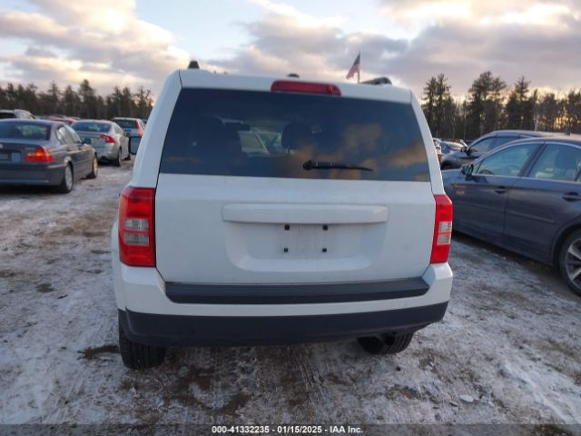 1C4NJRFB8FD289999 Jeep Patriot Latitude