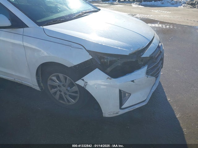 Hyundai ELANTRA SE 2019 5NPD74LF1KH432090 Image 16