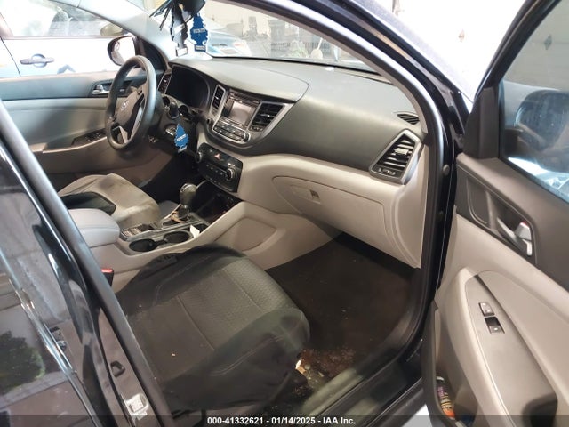 KM8J33A45HU453254 Hyundai TUCSON SE