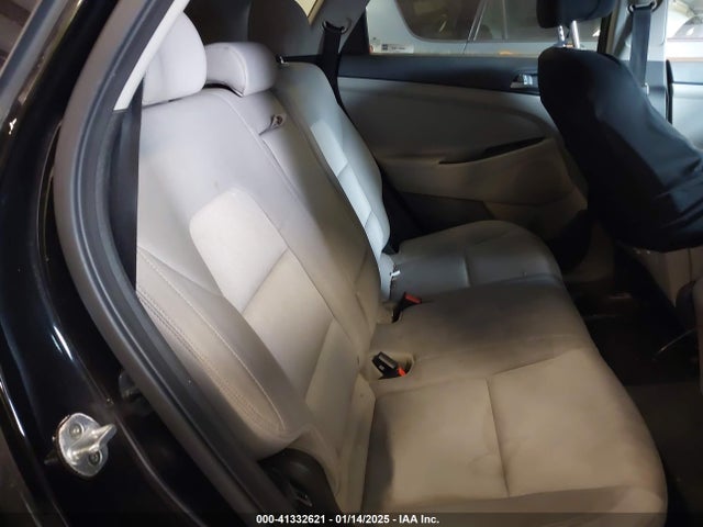 KM8J33A45HU453254 Hyundai TUCSON SE