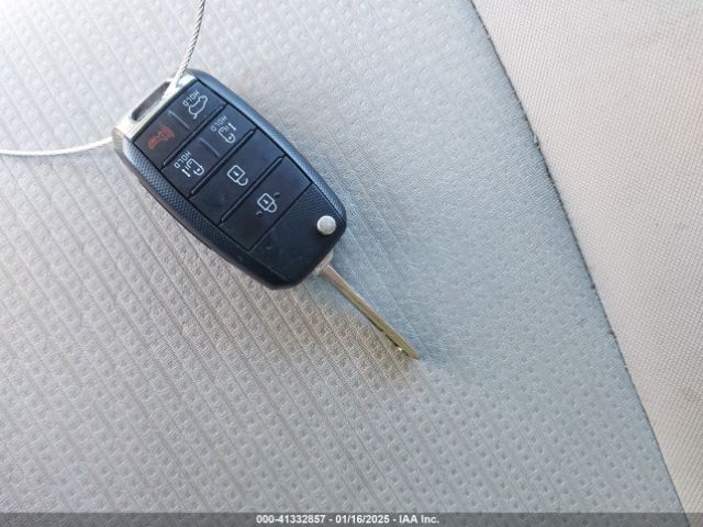 KNDMB5C10H6223130 KIA SEDONA LX