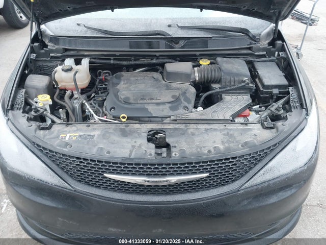 2C4RC1CG2NR218936 Chrysler Voyager Lx