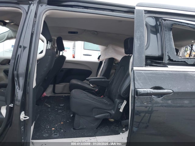 2C4RC1CG2NR218936 Chrysler Voyager Lx