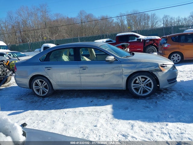 Volkswagen Passat 2014 1VWBP7A37EC011358 Image 13