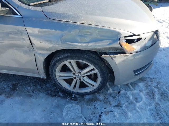 Volkswagen Passat 2014 1VWBP7A37EC011358 Image 17