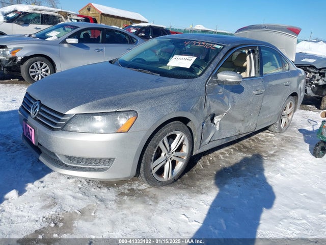 Volkswagen Passat 2014 1VWBP7A37EC011358 Image 2