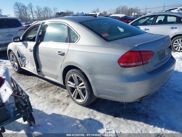 Volkswagen Passat 2014 1VWBP7A37EC011358 Image 3