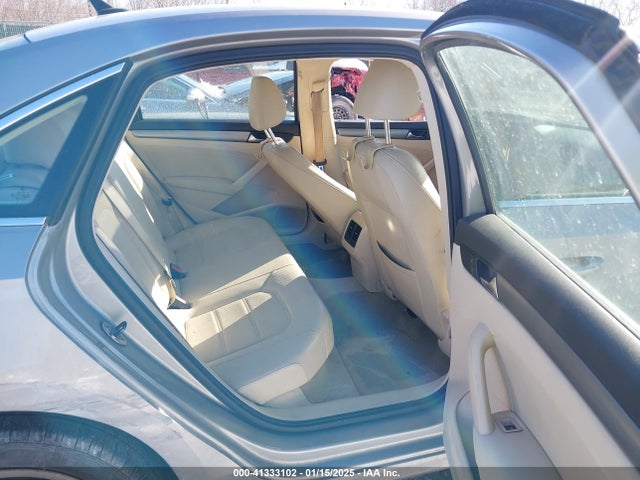 Volkswagen Passat 2014 1VWBP7A37EC011358 Image 8