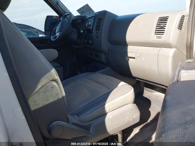 1N6BF0KY8LN811060 Nissan Nv Cargo Nv2500 Hd S Standard Roof V6