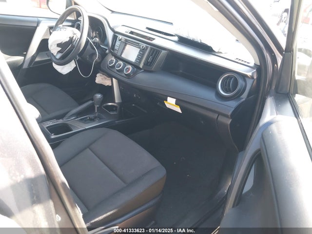 JTMZFREV7JJ727520 Toyota RAV4 LE