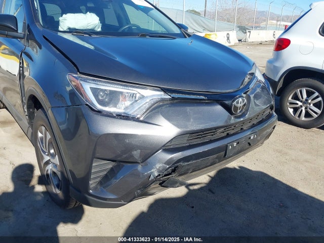 JTMZFREV7JJ727520 Toyota RAV4 LE