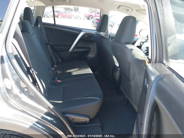 JTMZFREV7JJ727520 Toyota RAV4 LE