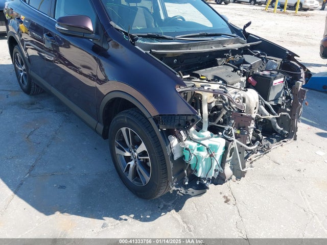 2T3RFREV2JW840776 Toyota Rav4 Adventure/xle