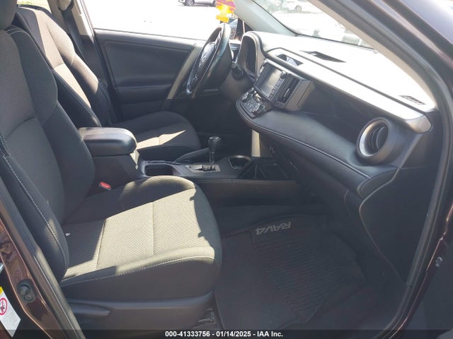 2T3RFREV2JW840776 Toyota Rav4 Adventure/xle