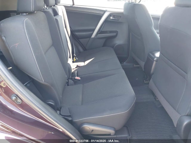 2T3RFREV2JW840776 Toyota Rav4 Adventure/xle