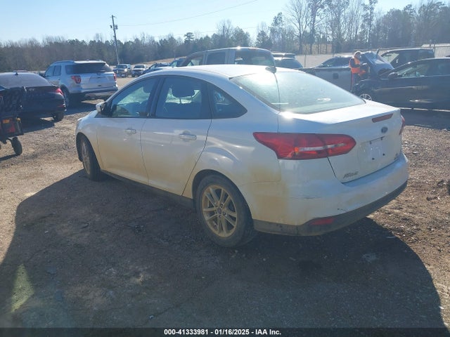 Ford FOCUS SE 2018 1FADP3F24JL328616 Image 3