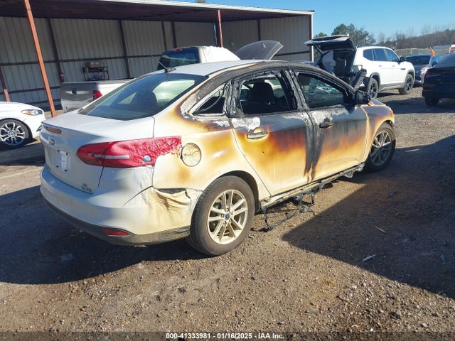 Ford FOCUS SE 2018 1FADP3F24JL328616 Image 4