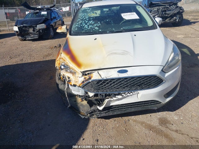 Ford FOCUS SE 2018 1FADP3F24JL328616 Image 6