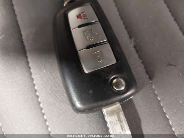 JN1BJ1CR3JW258990 Nissan Rogue Sport S
