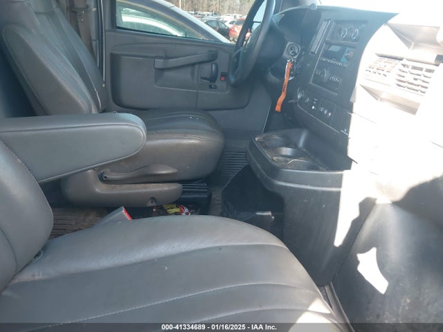 Chevrolet Express 2500 Work Van 2017 1GCWGAFF7H1137885 Image 5