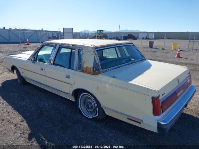 1985 LINCOLN TOWN CAR 1LNBP96F0FY770483 Photo 2