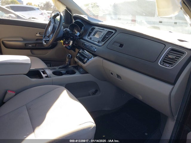KIA SEDONA LX 2016 KNDMB5C15G6177065 Image 5