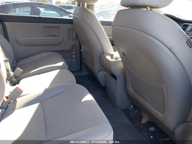 KIA SEDONA LX 2016 KNDMB5C15G6177065 Image 8