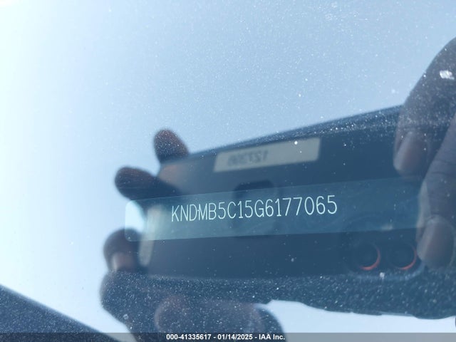 KIA SEDONA LX 2016 KNDMB5C15G6177065 Image 9